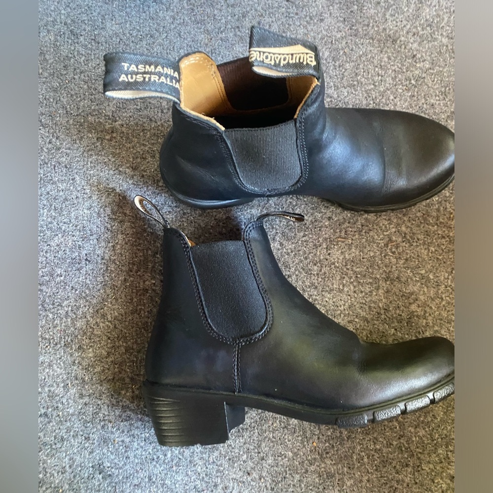 Blundstone Black Leather Chelsea heel ankle boots
